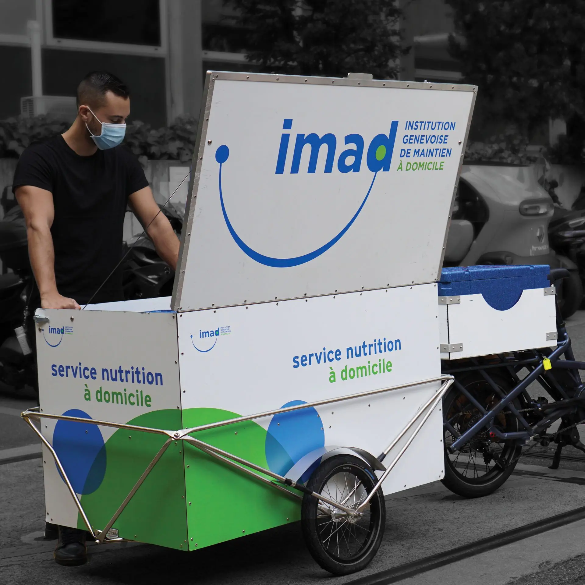 IMAD Geneva delivery with polyroly Cargo-Trailer